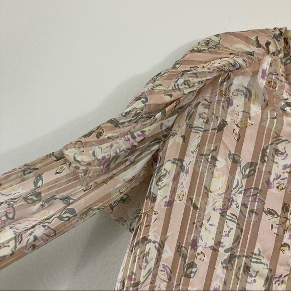 CHELSEA & VIOLET FLORAL VICTORIAN V NECK BLOUSE, XS - Picture 10 of 11